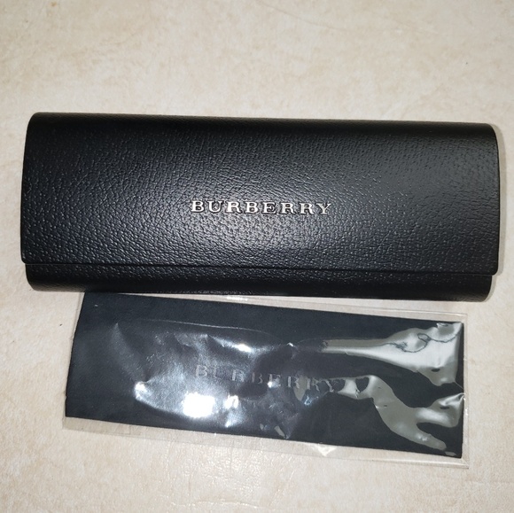 Burberry glasses case - Picture 1 of 3